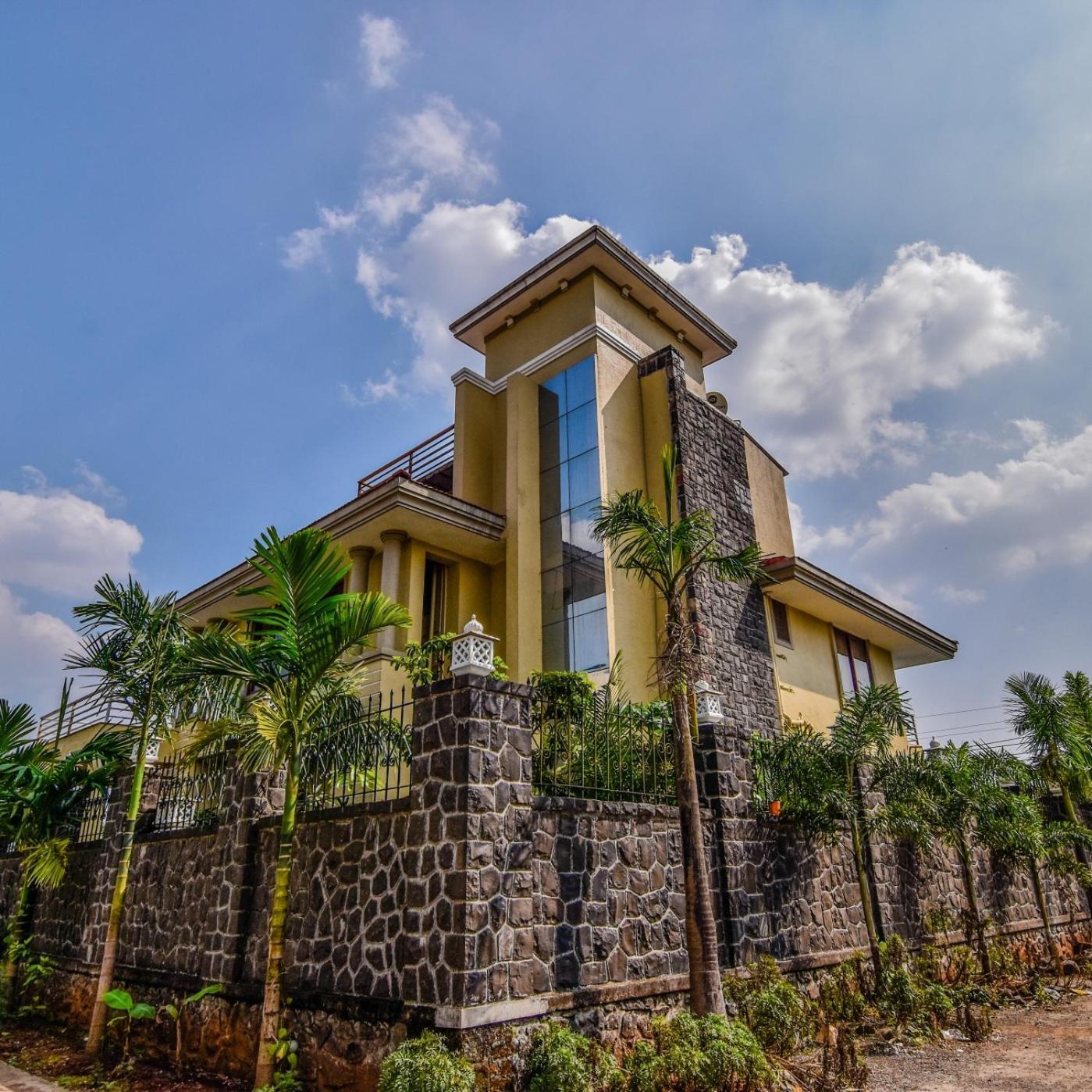 Lifeline Villas - Luxurious Taraangan 4 Mountain View Villa With Biggest Pool And Huge Open Area Лонавала Екстериор снимка